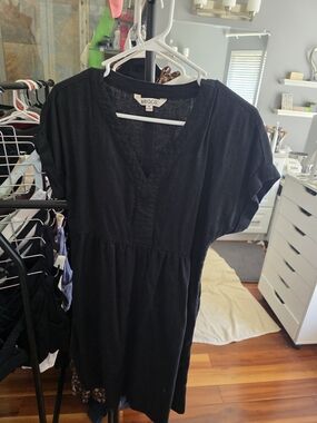 Briggs New York Black V-Neck Short Sleeve Top
